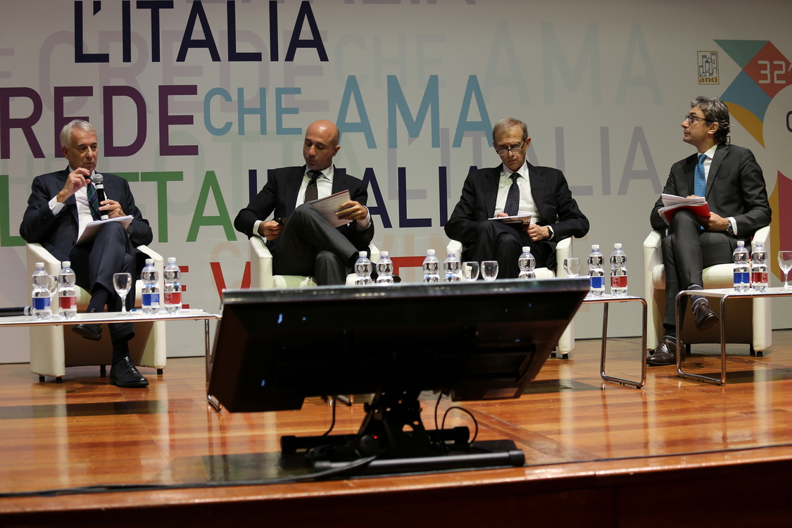 ANCI2015_038.JPG - Giuliano Pisapia con Fassino e Andrea Gnassi: Da Expo al Giubileo 2016: un impegno che continua...