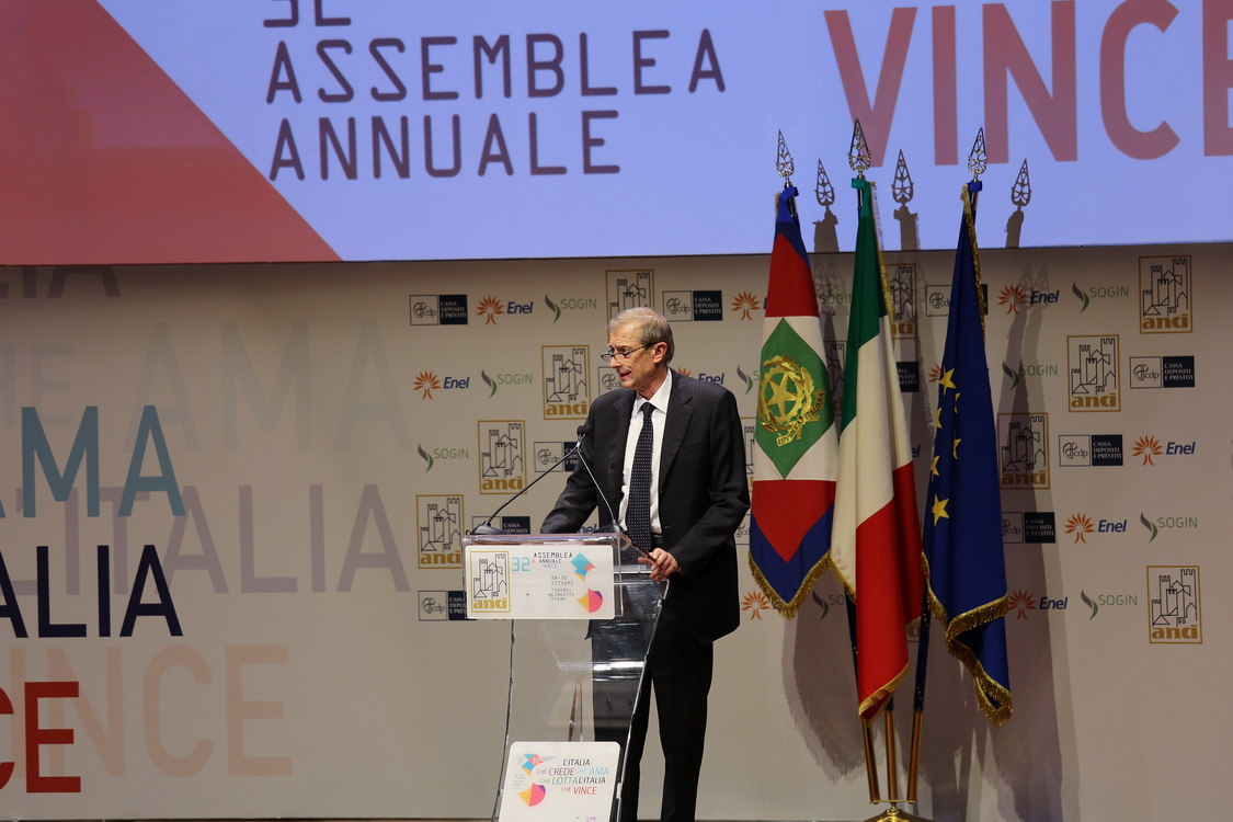 ANCI2015_102.JPG - Piero Fassino (Sindaco di Torino, Presidente ANCI)  Conclude la 32.ma Assemblea Nazionale ANCI a Torino Lingotto Fiere