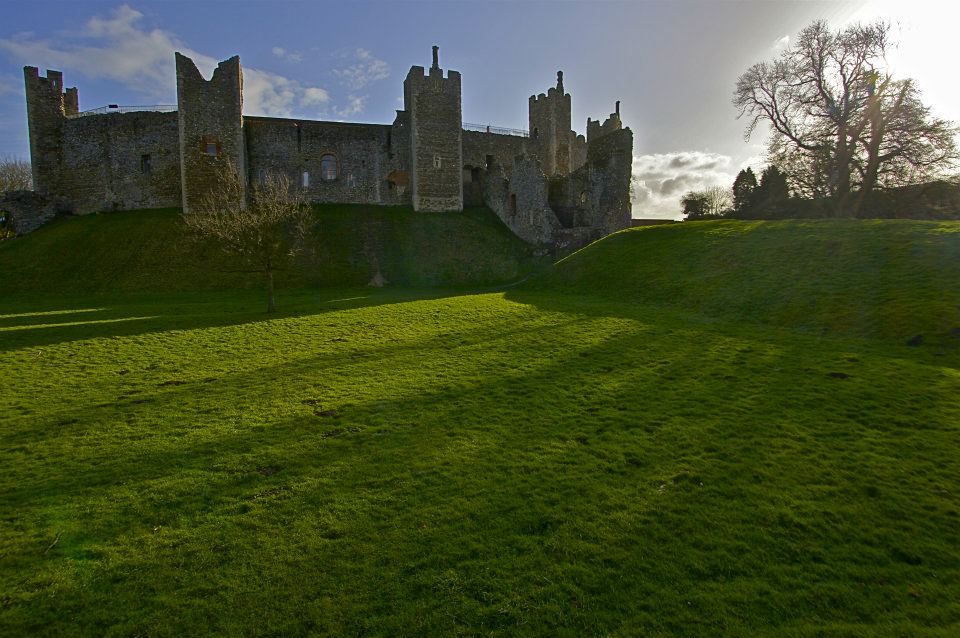 44.jpg - Al magnifico castello di Framlingham, fortezza del dodicesimo secolo immersa in un fantastico scenario