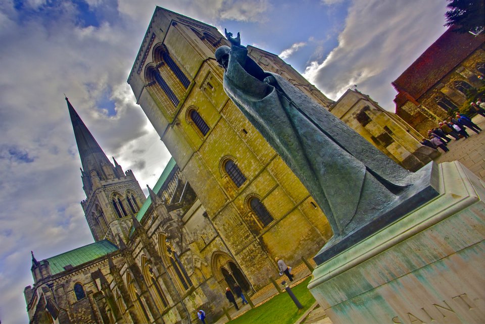 51.jpg - Anche Chichester è famosa per la sua cattedrale che risale al XIII secolo