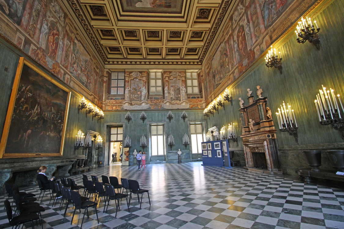 SindonePalazzoReale_28.JPG - Torino Palazzo Reale - Salone della guardia Svizzera.   da questo salone si accede alla mostra sulla Sindone a Palazzo Reale