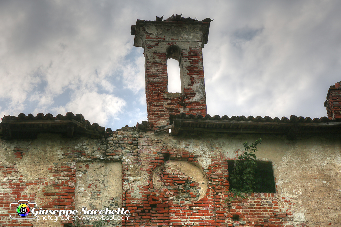 VBS_8262_3_tonemapped.jpg - ASCII