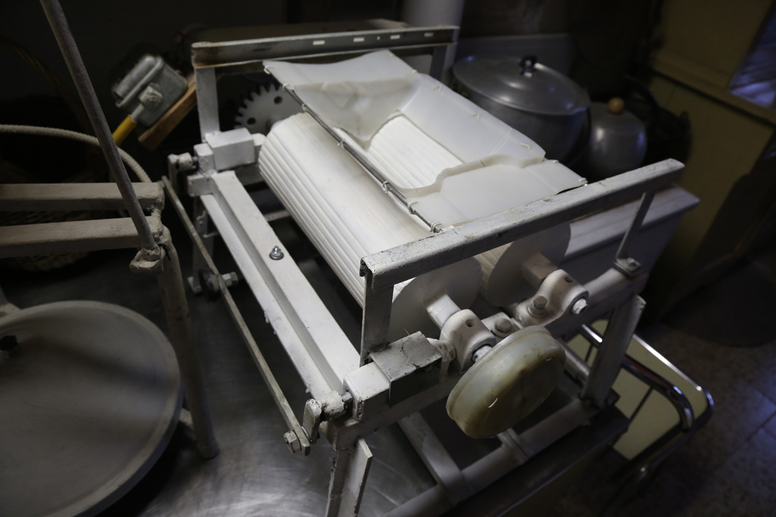 MuseoMemoria_008.jpg - MACHINA DA SCIAPE' EL CIRESE PER FE LA MARMELADA Macchina da spaccare le ciliegie per fare la marmellata 