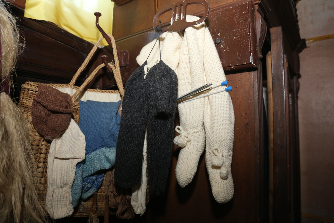 MuseoMemoria_025.jpg - SCAPIN E FER DA MAIJA, GHETE Calze e ferri da maglia, Ghette, completo calze e mutande in un unico pezzo per neonato