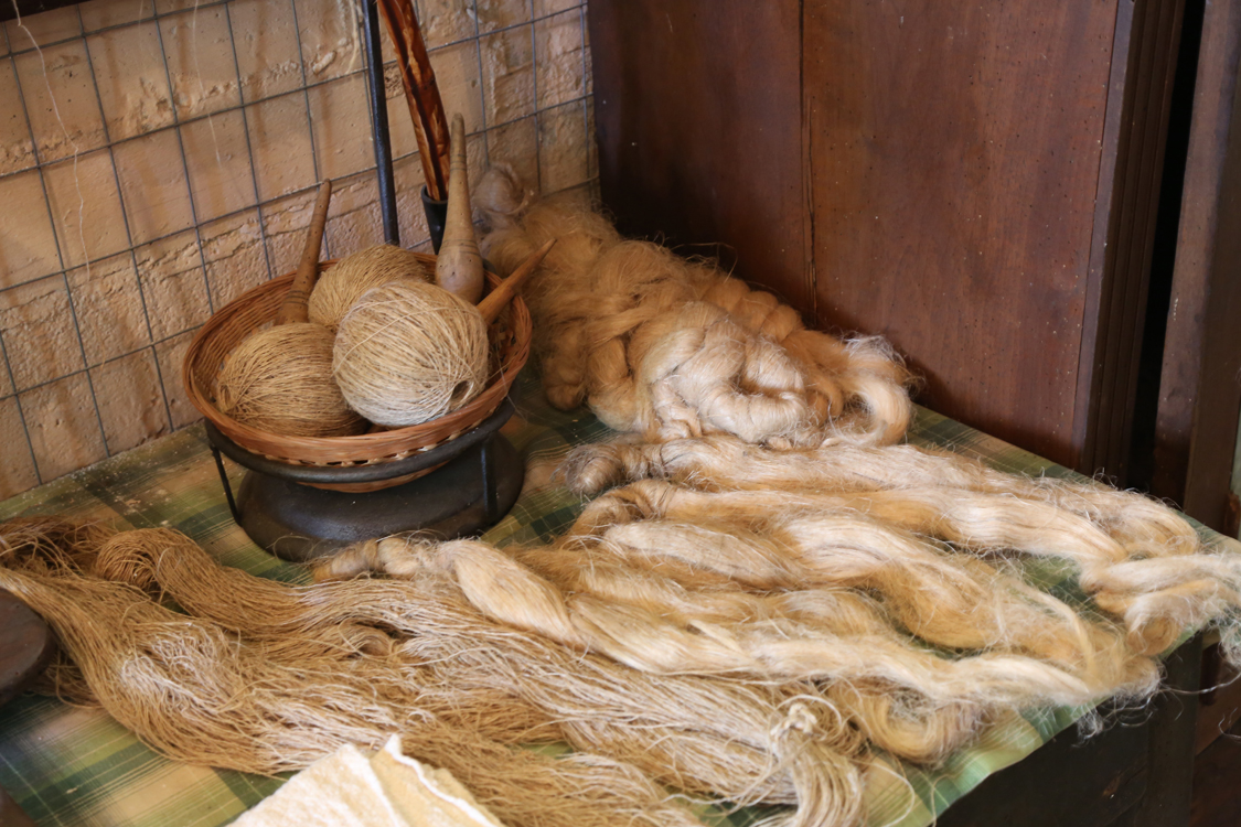 MuseoMemoria_036.jpg - MARELE E CAVAGNIN CUN I MISEI Matasse e cestino con gomitoli