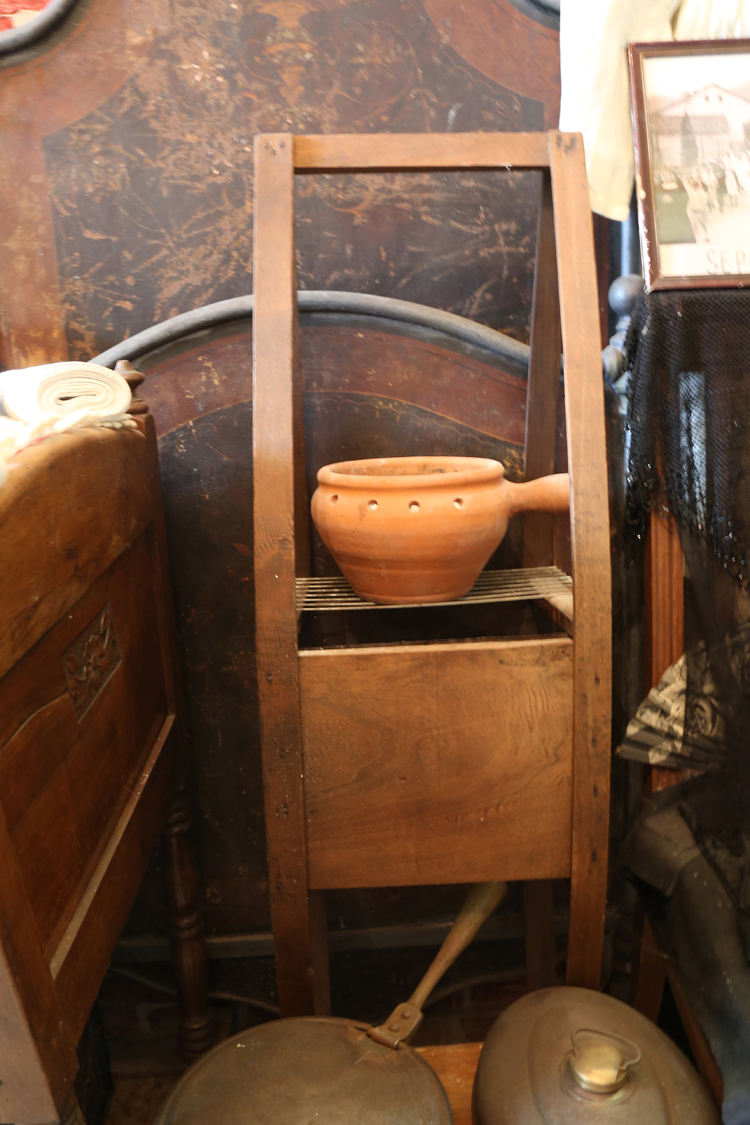 MuseoMemoria_049.jpg - FRA' E CUCU  Scaldaletto con recipiente per la brace