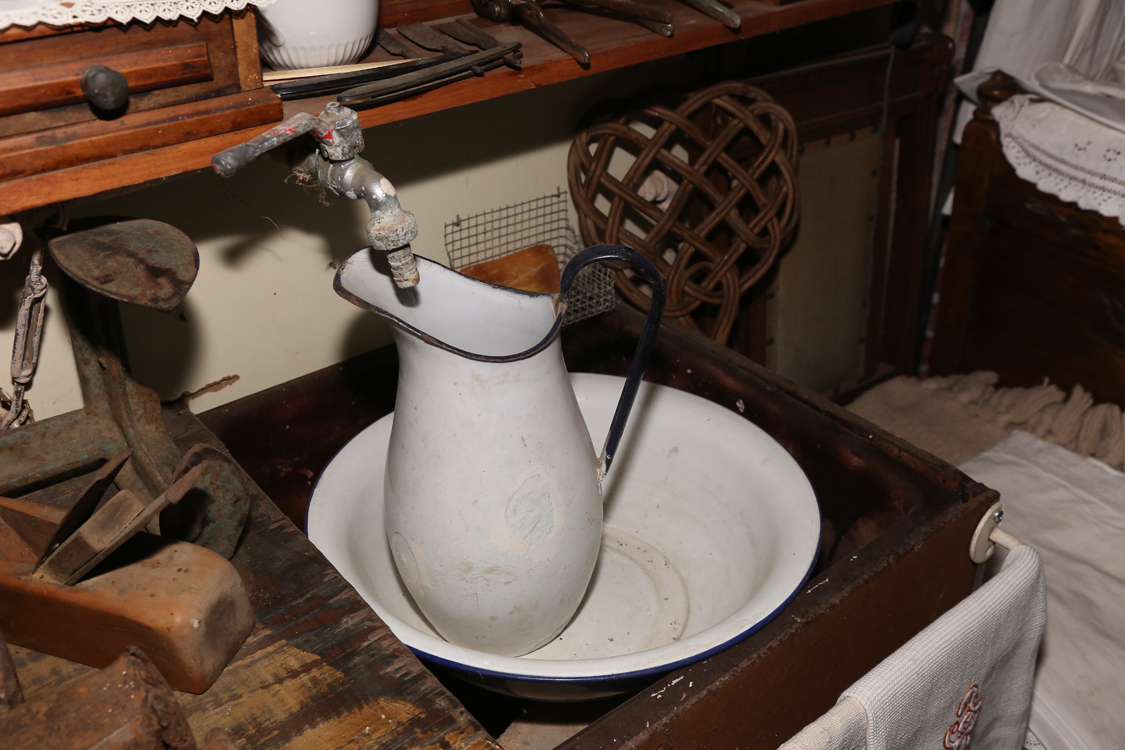MuseoMemoria_073.jpg - BASIN E BROCA DA EVA Bacinella e brocca per acqua