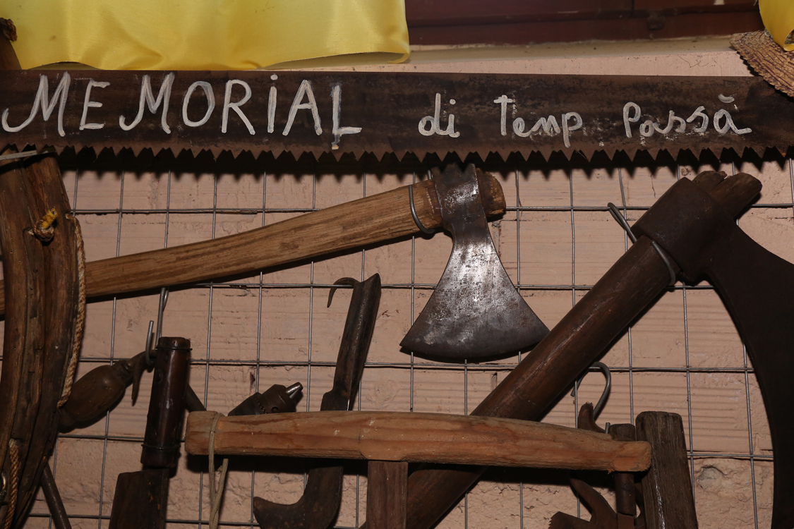 MuseoMemoria_096.jpg - STRUMPEU E SIROT, PUARIN Grande sega azionata in due persone, scure piccola, roncole