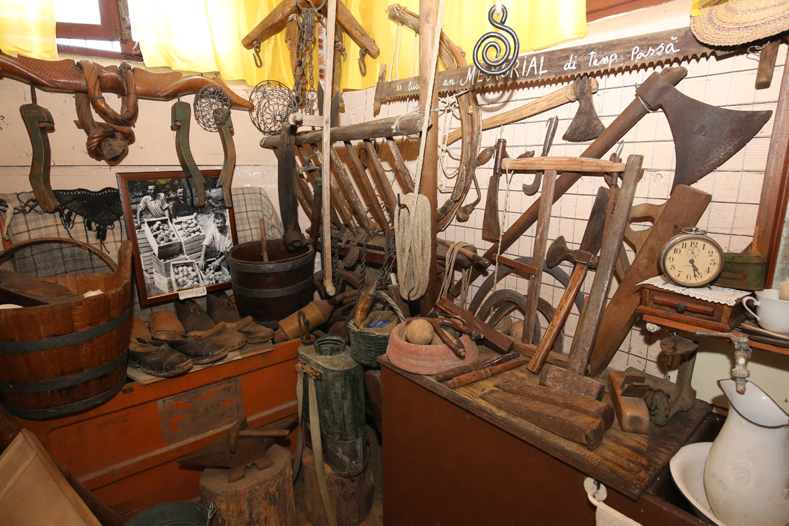 MuseoMemoria_100.jpg - ATRES CUNTADIN Attrezzi vari contadini 