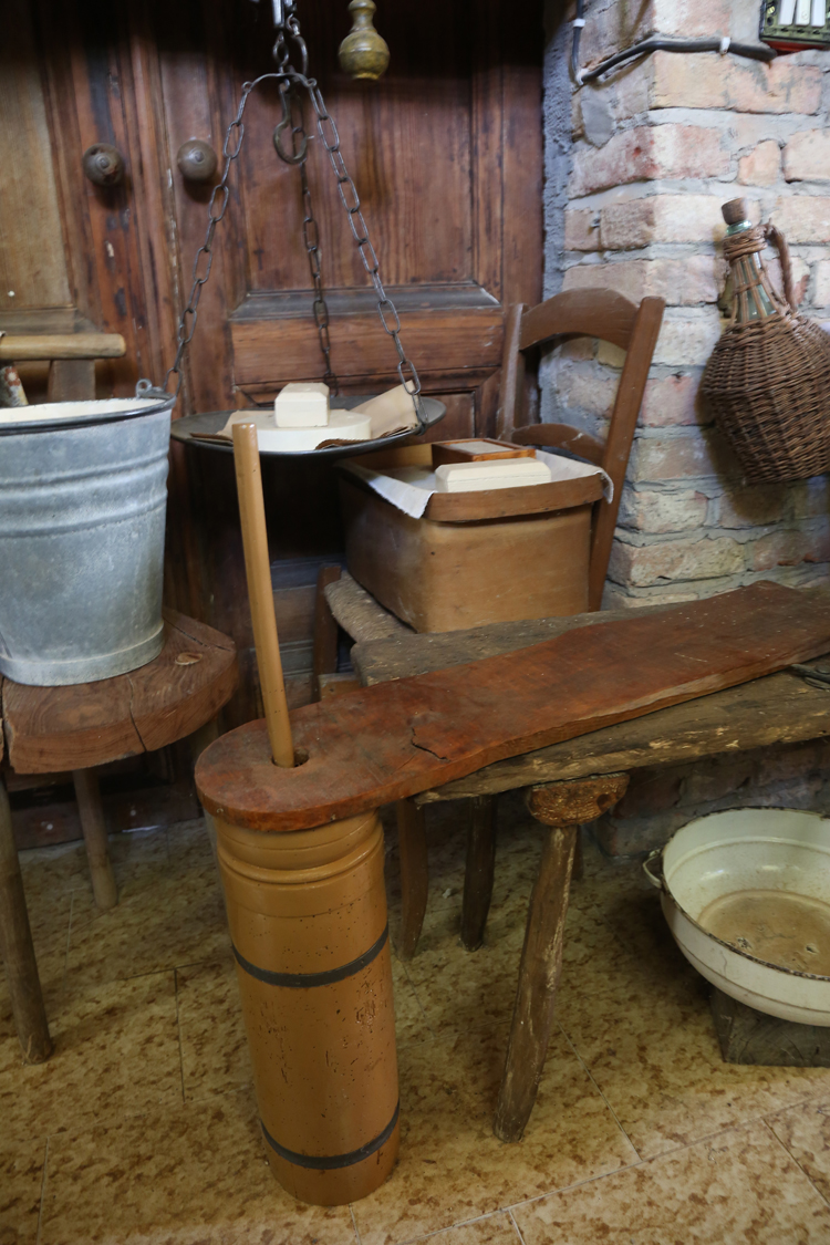 MuseoMemoria_124.jpg - BUREU PER FE EL BUR Zangola per fare il burro