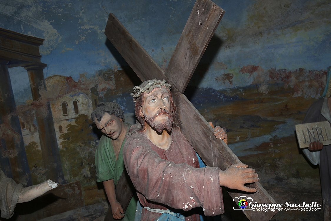 VBS_7072.JPG - Cappella 2  Gesù condannato a morte  Risale al secondo decennio del XVIII secolo. 