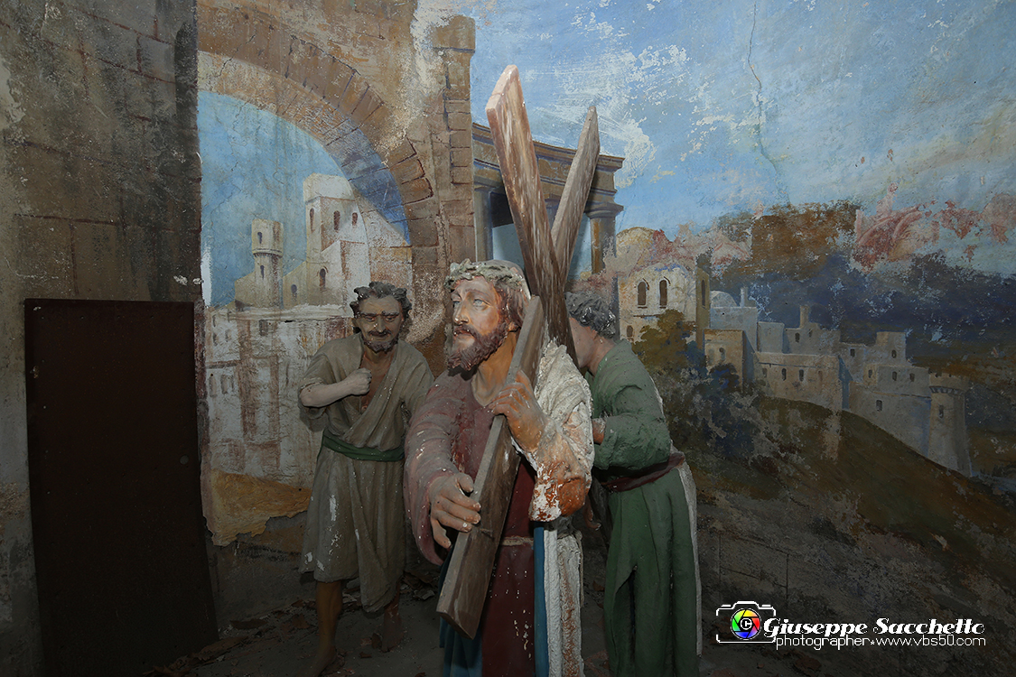 VBS_7085.JPG - Cappella 2  Gesù condannato a morte  Risale al secondo decennio del XVIII secolo. 