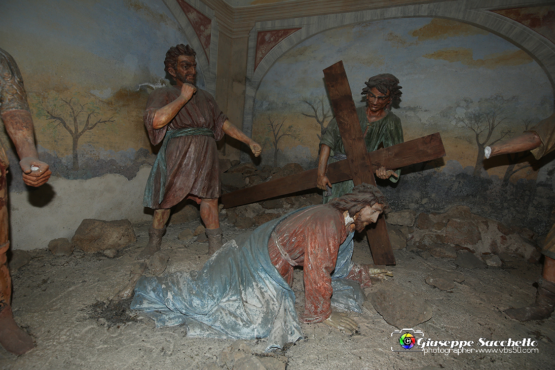 VBS_7111.JPG - Cappella 3 Prima caduta  Risale al secondo decennio del XVIII secolo.