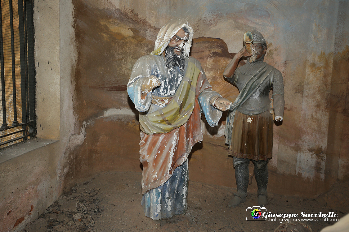 VBS_7197.JPG - Cappella 7  Seconda caduta  Edificio iniziato nel 1715, rimase a lungo incompiuto; fu terminato nel 1773;  gli affreschi della volta risalgono al 1773 e sono del pittore Grosso di Ivrea. 