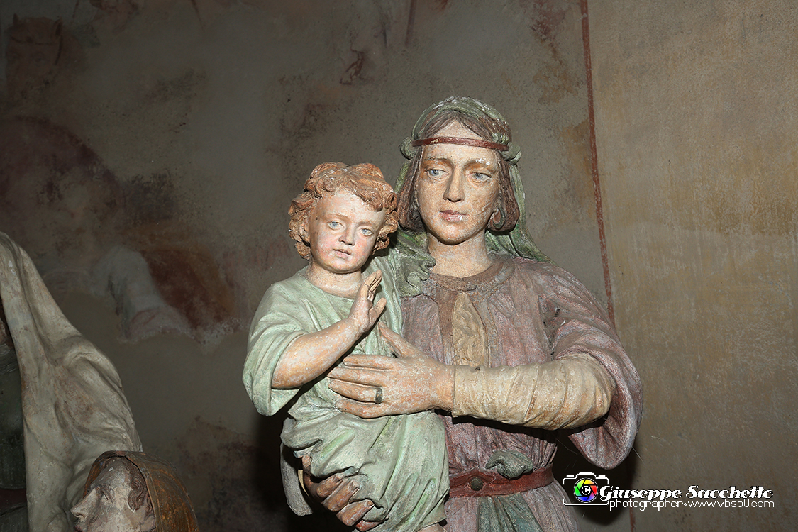 VBS_7221.JPG - Cappella 8  Le Pie Donne  Iniziata dai frati del convento in epoca imprecisata fu terminata nel 1781  Gli affreschi della volta sono del pittore Grosso di Ivrea. 