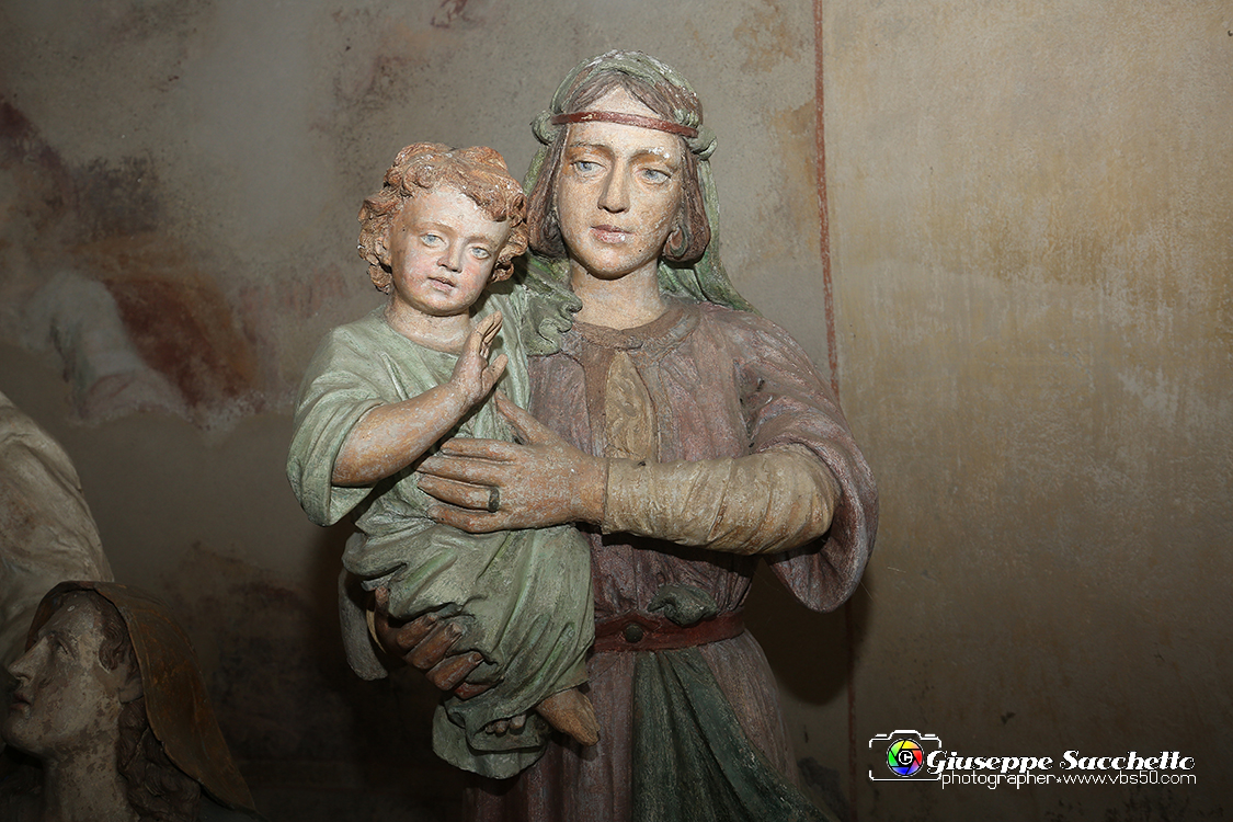 VBS_7223.JPG - Cappella 8  Le Pie Donne  Iniziata dai frati del convento in epoca imprecisata fu terminata nel 1781  Gli affreschi della volta sono del pittore Grosso di Ivrea. 