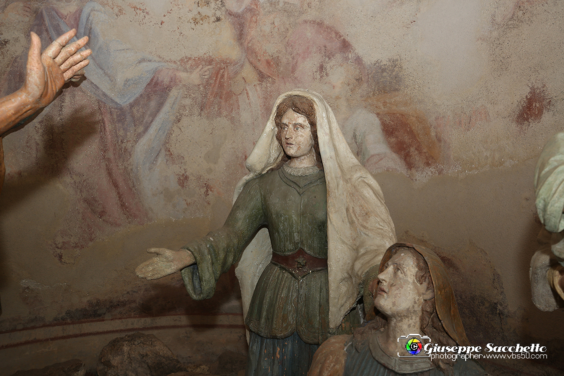 VBS_7225.JPG - Cappella 8  Le Pie Donne  Iniziata dai frati del convento in epoca imprecisata fu terminata nel 1781  Gli affreschi della volta sono del pittore Grosso di Ivrea. 