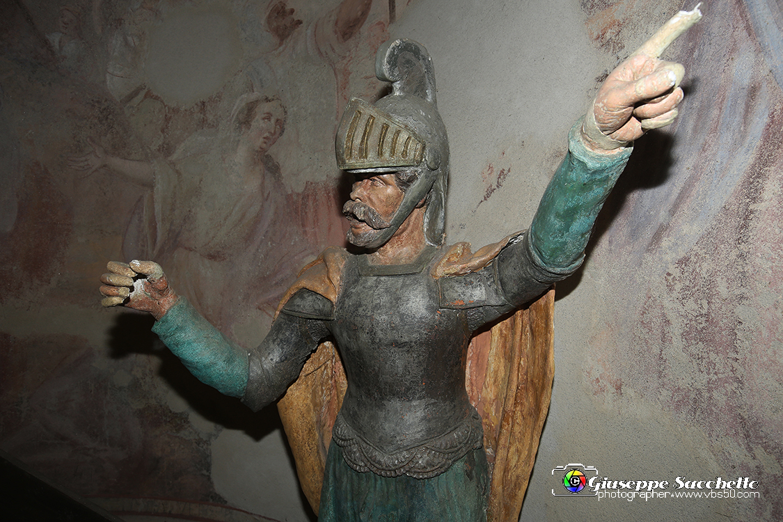 VBS_7236.JPG - Cappella 8  Le Pie Donne  Iniziata dai frati del convento in epoca imprecisata fu terminata nel 1781  Gli affreschi della volta sono del pittore Grosso di Ivrea. 