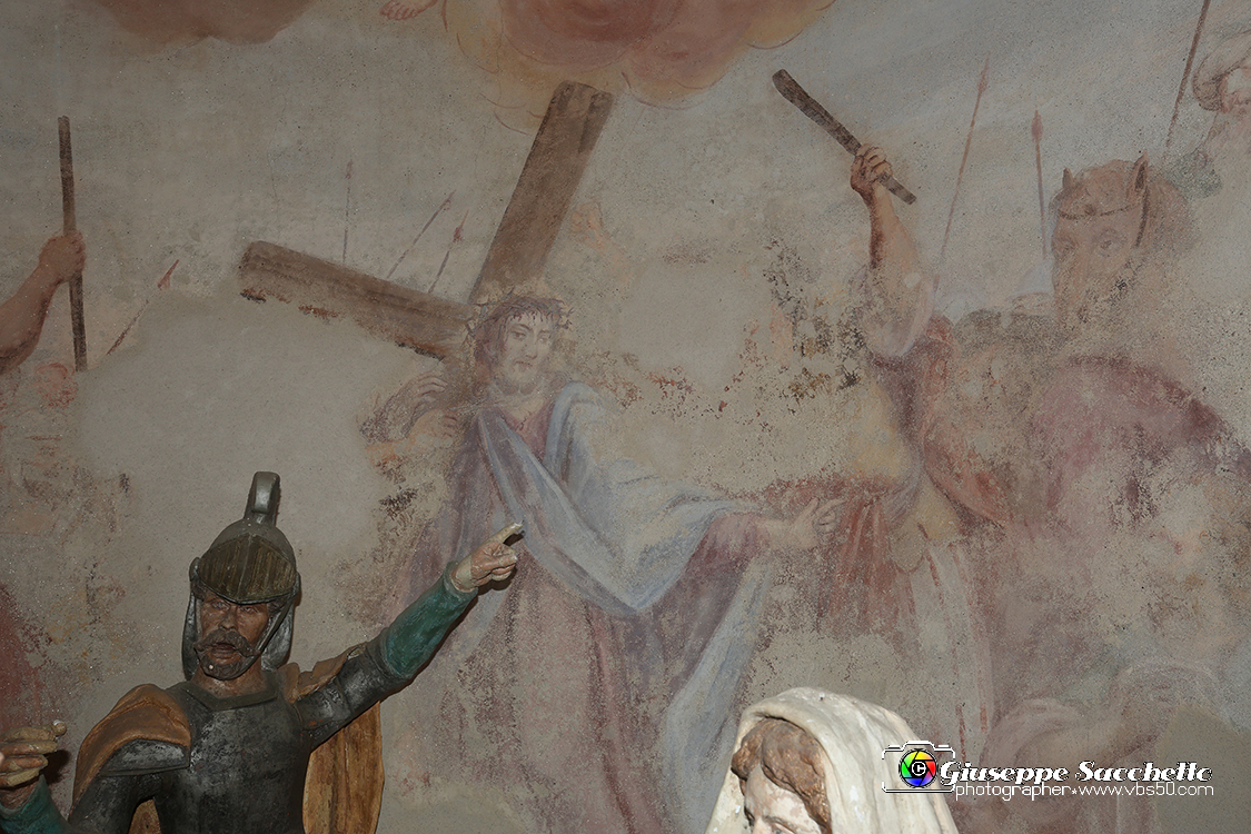 VBS_7238.JPG - Cappella 8  Le Pie Donne  Iniziata dai frati del convento in epoca imprecisata fu terminata nel 1781  Gli affreschi della volta sono del pittore Grosso di Ivrea. 