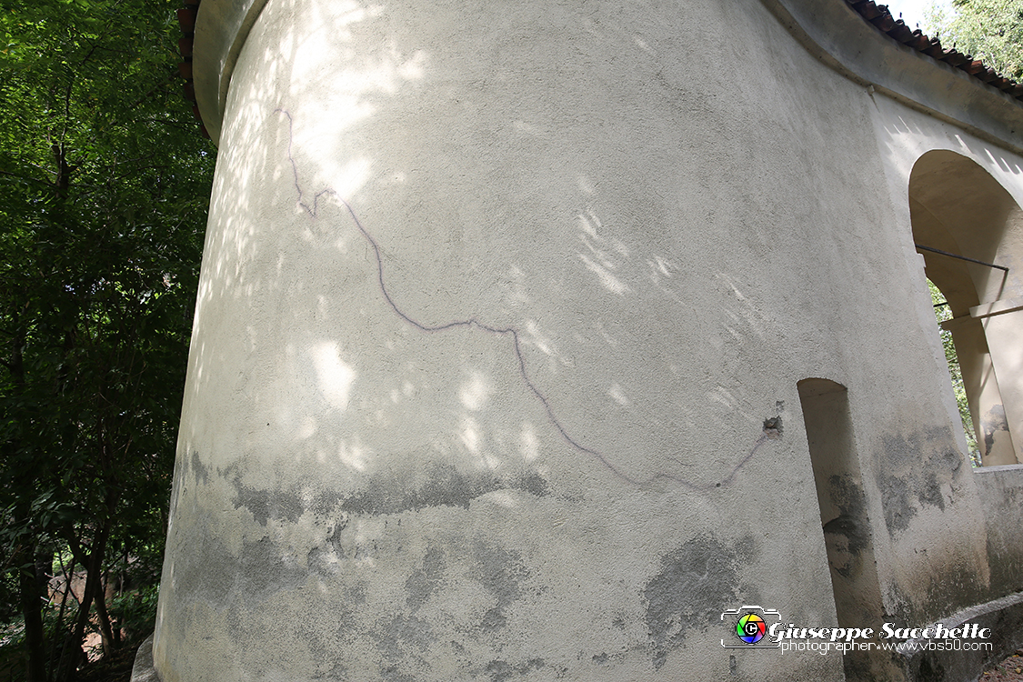 VBS_7281.JPG - Sacro Monte di Belmonte Traccia lasciata da un fulmine