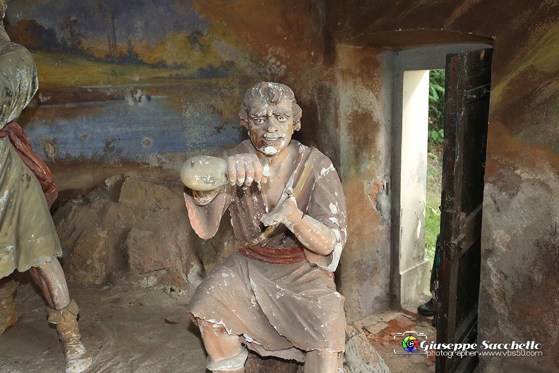 VBS_7293.JPG - Gesù spogliato e abbeverato di fiele Costruita con le elemosine pervenute al Santuario, fu realizzata contemporaneamente alla Cappella 9.