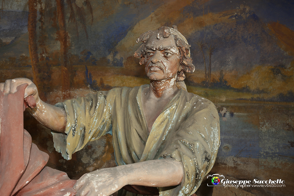 VBS_7300.JPG - Gesù spogliato e abbeverato di fiele Costruita con le elemosine pervenute al Santuario, fu realizzata contemporaneamente alla Cappella 9.