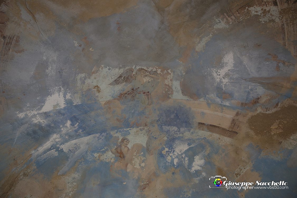 VBS_7310.JPG - Gesù spogliato e abbeverato di fiele Costruita con le elemosine pervenute al Santuario, fu realizzata contemporaneamente alla Cappella 9.