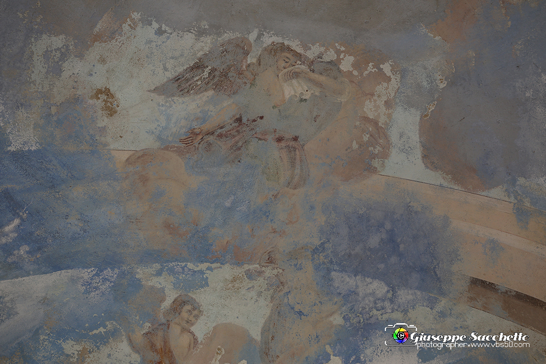 VBS_7311.JPG - Gesù spogliato e abbeverato di fiele Costruita con le elemosine pervenute al Santuario, fu realizzata contemporaneamente alla Cappella 9.