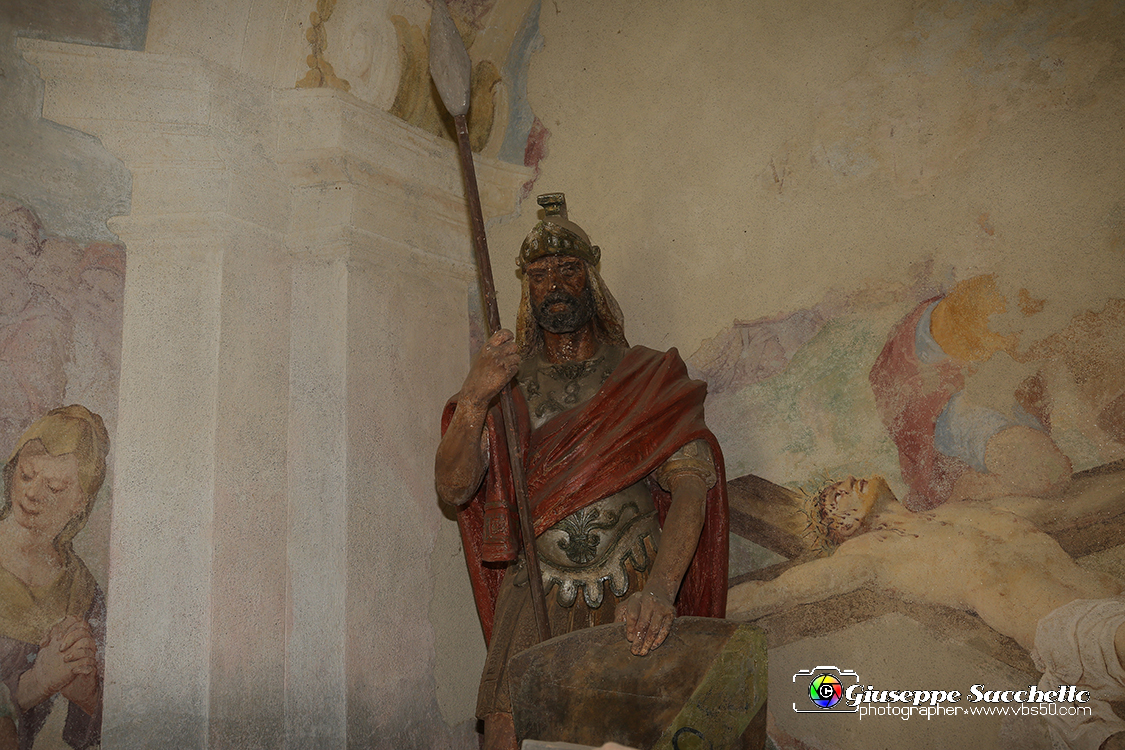 VBS_7323.JPG - Cappella 11  Crocifissione  Fu costruita nel 1719 mentre il restauro fu concluso nel 2002. 