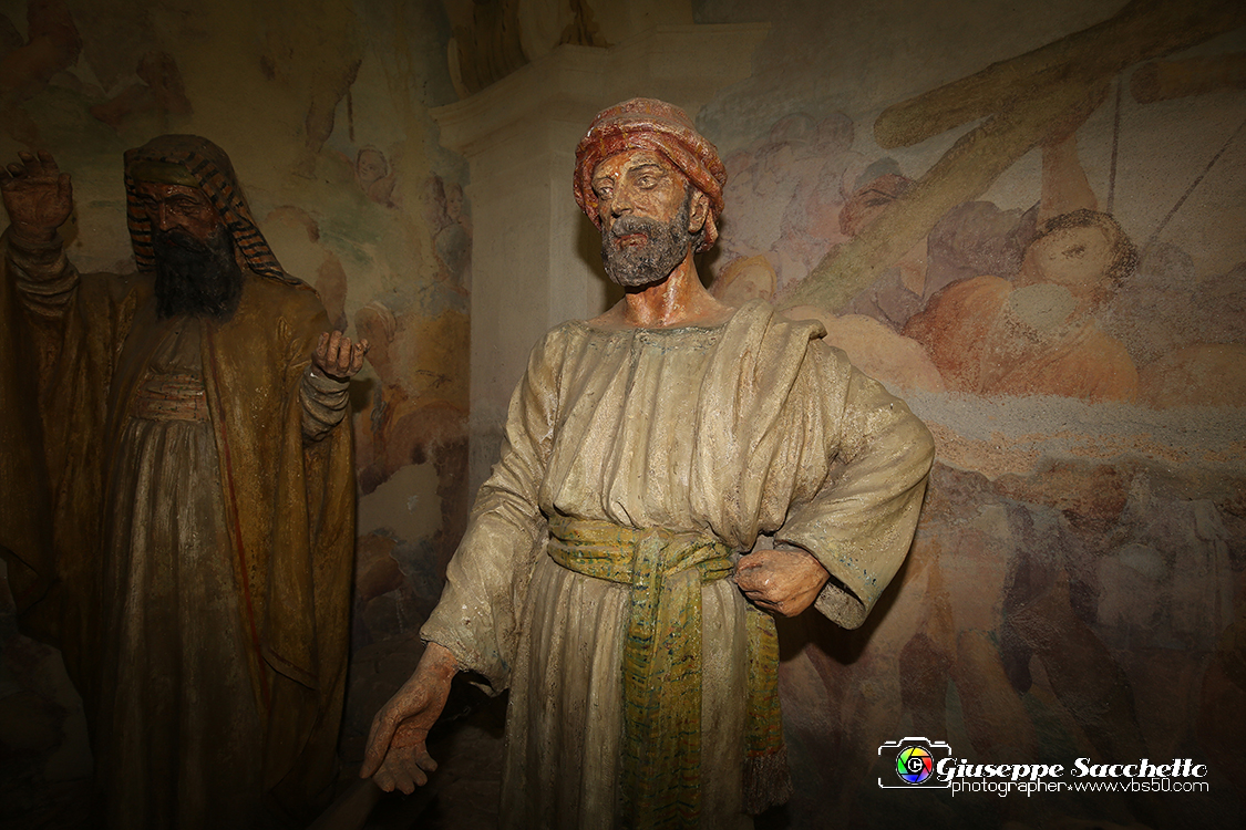 VBS_7330.JPG - Cappella 11  Crocifissione  Fu costruita nel 1719 mentre il restauro fu concluso nel 2002. 