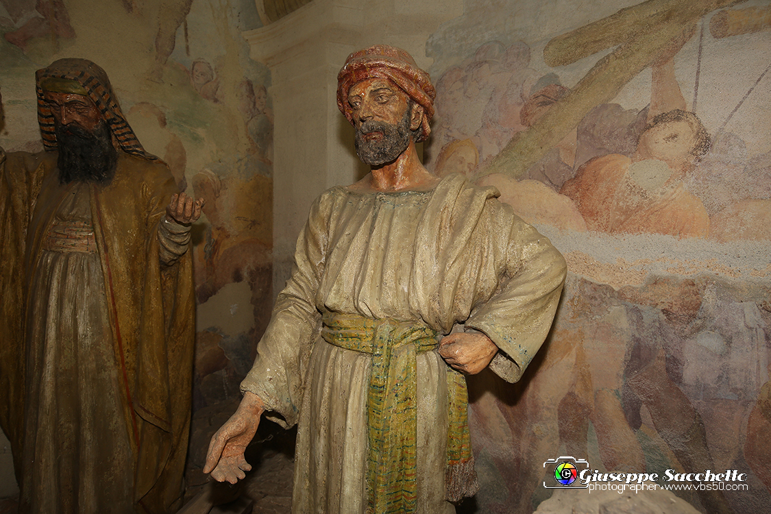 VBS_7331.JPG - Cappella 11  Crocifissione  Fu costruita nel 1719 mentre il restauro fu concluso nel 2002. 