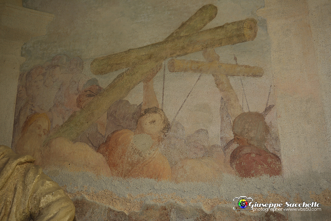 VBS_7341.JPG - Cappella 11  Crocifissione  Fu costruita nel 1719 mentre il restauro fu concluso nel 2002. 