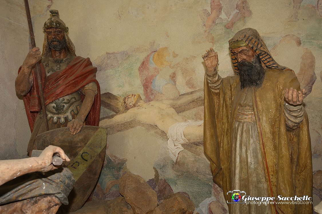 VBS_7342.JPG - Cappella 11  Crocifissione  Fu costruita nel 1719 mentre il restauro fu concluso nel 2002. 