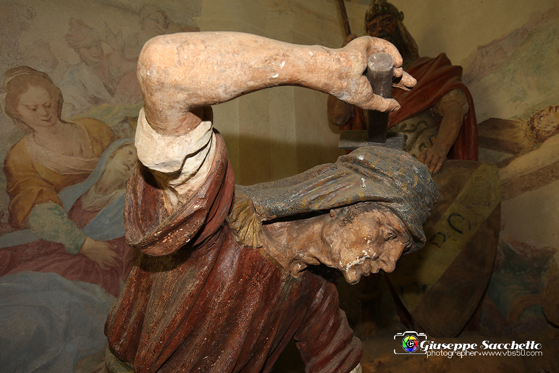 VBS_7348.JPG - Cappella 11  Crocifissione  Fu costruita nel 1719 mentre il restauro fu concluso nel 2002. 