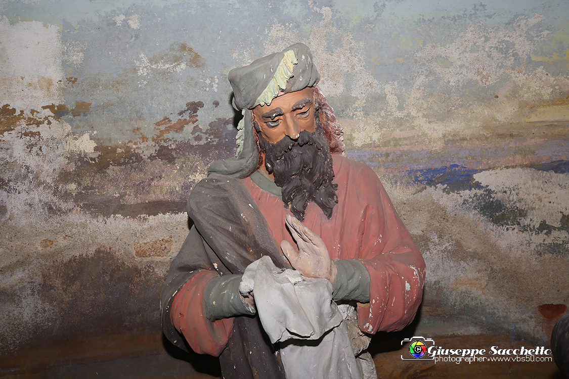 VBS_7424.JPG - Cappella 13  Deposizione  Ultima del percorso devozionale nonché l'ultima ad essere stata realizzata (1825). 