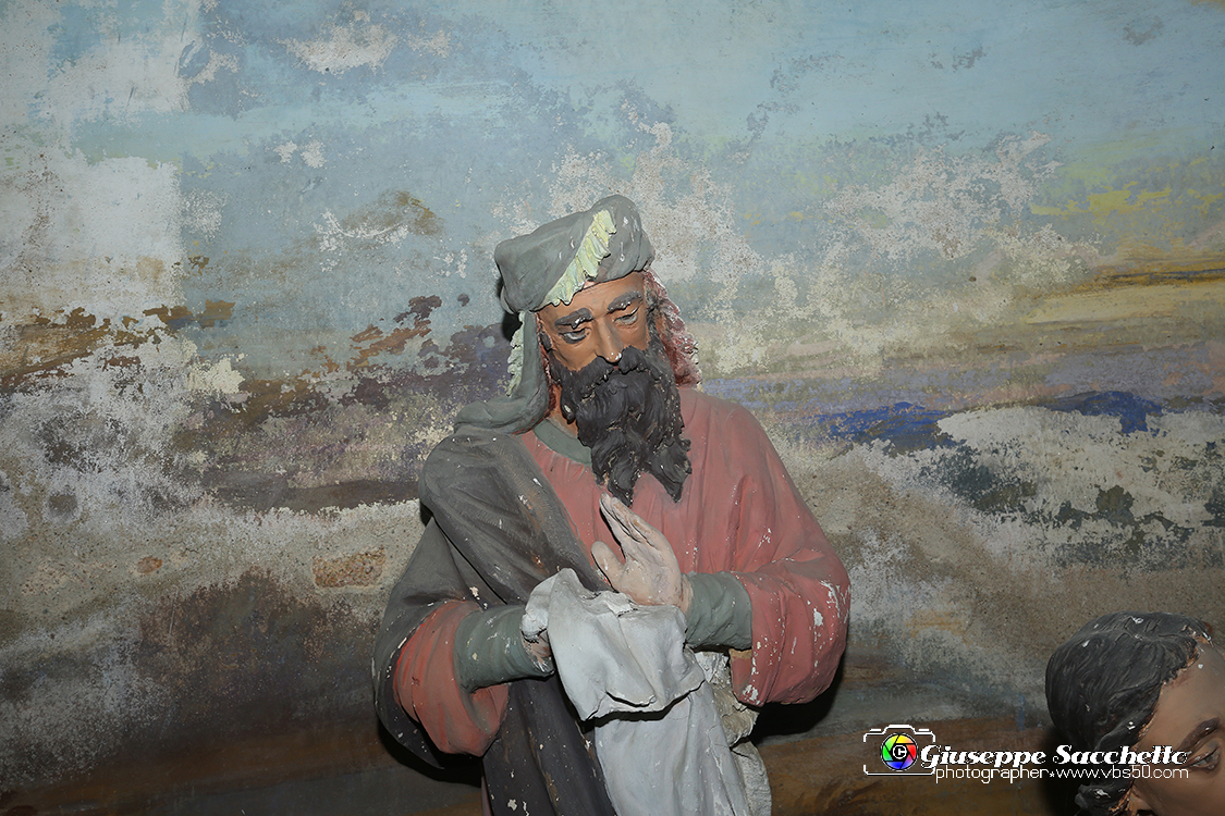 VBS_7430.JPG - Cappella 13  Deposizione  Ultima del percorso devozionale nonché l'ultima ad essere stata realizzata (1825). 