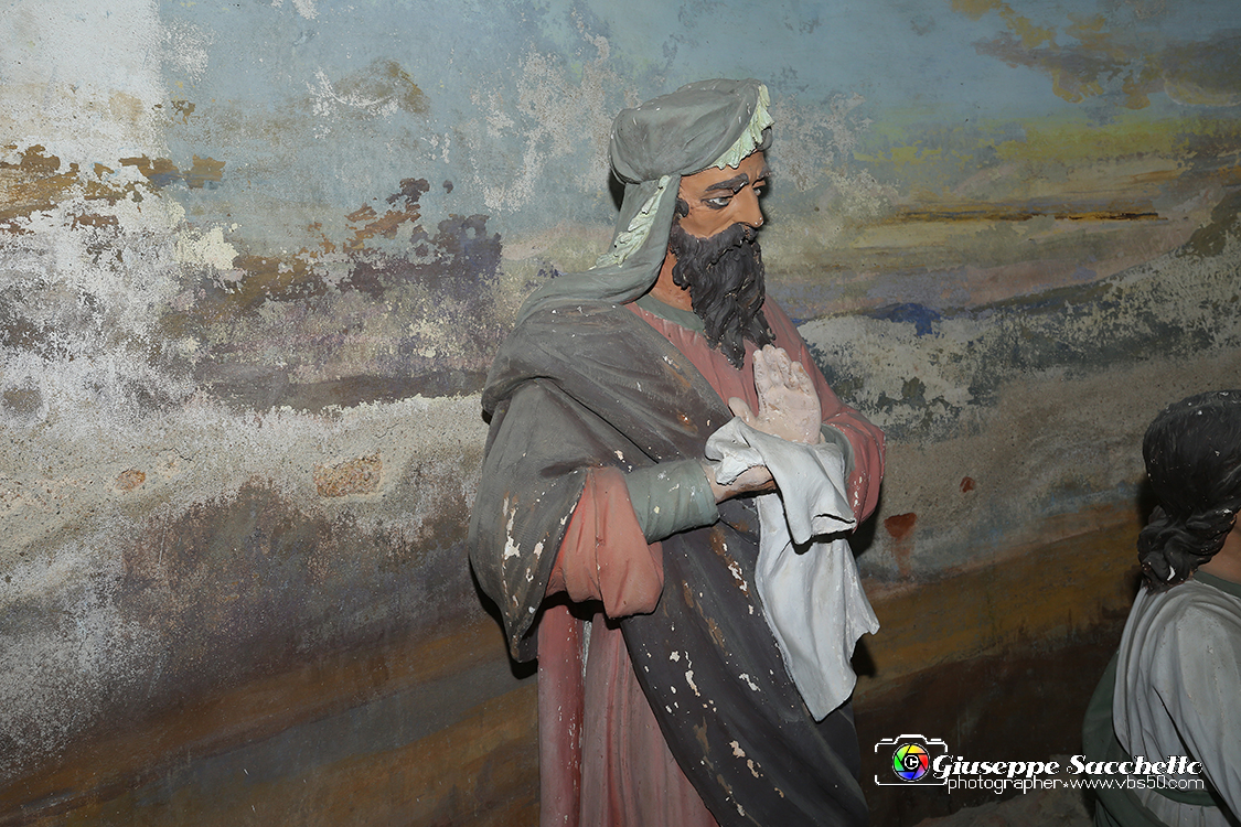 VBS_7436.JPG - Cappella 13  Deposizione  Ultima del percorso devozionale nonché l'ultima ad essere stata realizzata (1825). 