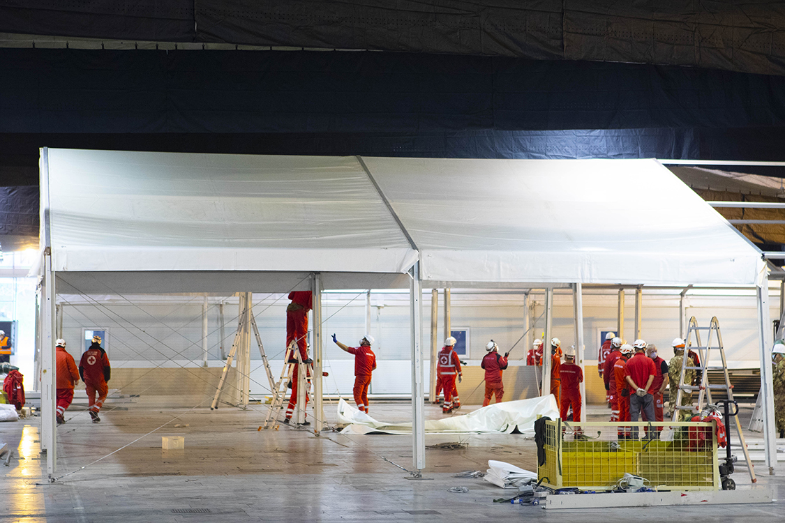 Alfano_201112_8189.jpg - Foto LaPresse/Andrea Alfano 12/11/2020 Torino (Italia)CronacaAllestimento Presidio Ospedaliero Covid-19 Parco ValentinoNella foto: Allestimento del nuovo presidio ospedaliero Covid-19 presso il Parco del Valentino. La nuova struttura ospiterÃ  455 posti letto, di cui due di terapia intensiva e quattro di subintensiva.Photo LaPresse/Andrea AlfanoNovember 12, 2020 Turin (Italy)NewsValentino Park Covid-19 Hospital Device Setting upIn the picture: Setting up the new Covid-19 Hospital device at Valentino Park. The new structure will host 455 bed, two for intensive care and four for sub-intensive care.