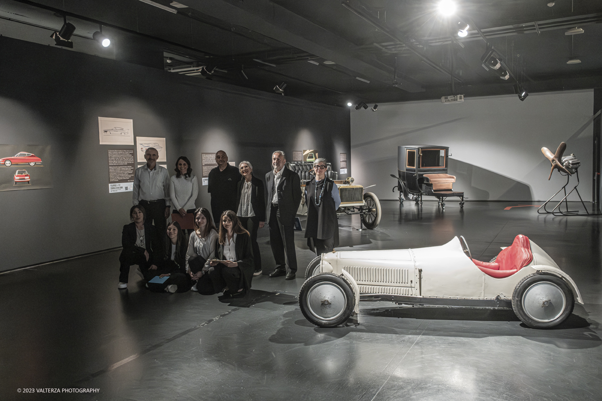 _DSF7559-Migliorato-NR.jpg - 25/05/2023.Torino. RE-PLAY 2023(IR)REALIZZATI Progetti tra utopia e realtÃ . Nella foto foto di gruppo dei curatori e realizzatori della mostra guidati da Lorena Tadorni