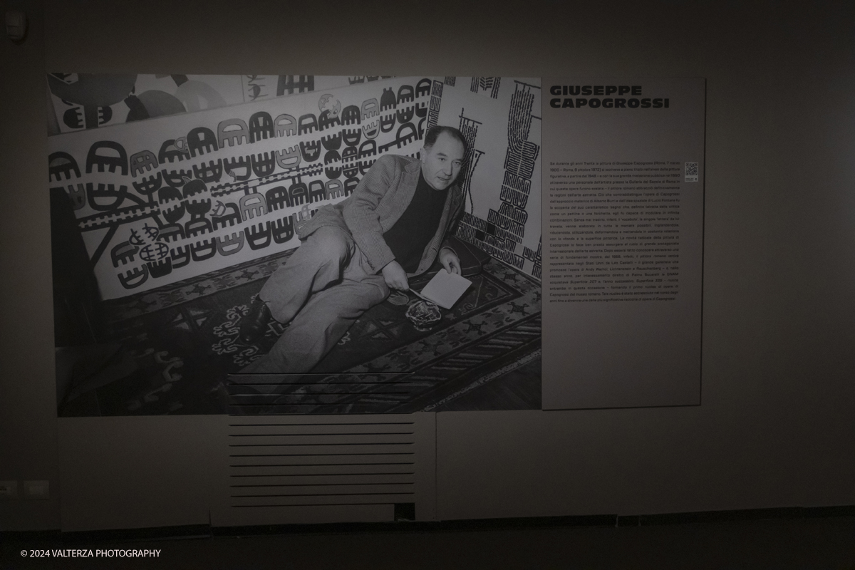_DSF5969.jpg - 18/10/2024. Torino. Nelle Sale Chiablese dei Musei Reali ha aperto una grande ed inedita mostra dedicata ai capolavori dei piÃ¹ importanti artisti italiani nel secondo dopoguerra. Nella foto spazio dedicato a Giuseppe Capogrossi