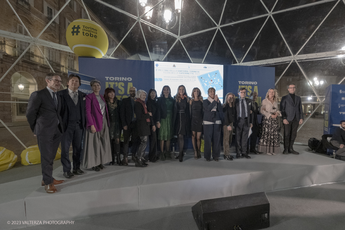 _DSF0484.jpg - 18/11/2023. Torino. Il tennis tra moda, costume ed emancipazione femminile: una storia italianacon deï¬�lÃ© di moda a cura delle sarte e stiliste e degli studenti degli istituti di moda del Torinese. Consegna del Premio â€œIlda Bianciottoâ€� alle â€œCaterinette dellâ€™annoâ€� per la seconda edizione del meeting della Sartoria Torinese della CNA Torino. Nella foto di gruppo a fine evento con Mioara Verman, Presidente CNA Federmoda Torino; Cristiana Righetti, Portavoce Moda su Misura CNA; Gianna Pentenero, Assessore alle AttivitÃ  Produttive della CittÃ  di Torino; Vittorio Ingenito, Sindaco di Bordighera; Alessandro Umberto Belluzzo, Presidente Camera di commercio italiana nel Regno Unito; Vitaliano Alessio Stefanoni, Responsabile CNA Federmoda Torino.