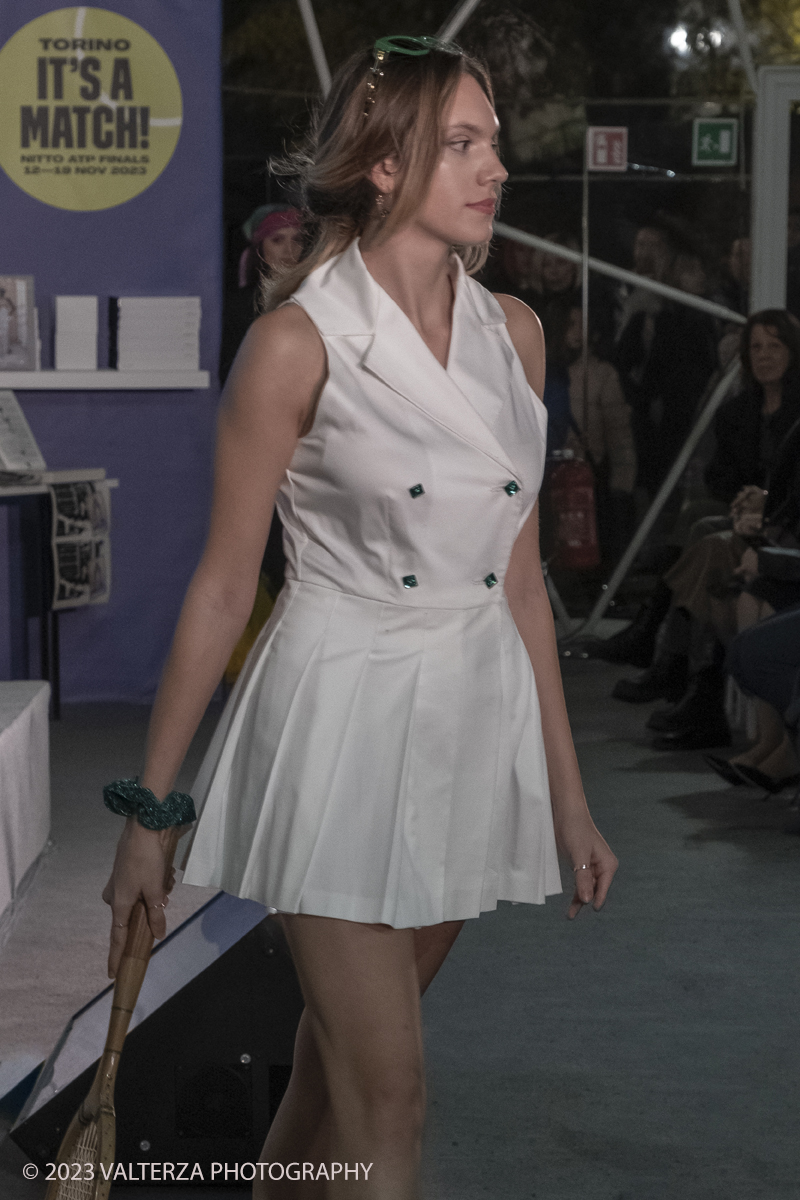 _DSF1007.jpg - 18/11/2023. Torino. Il tennis tra moda, costume ed emancipazione femminile: una storia italianacon deï¬�lÃ© di moda a cura delle sarte e stiliste e degli studenti degli istituti di moda del Torinese. Consegna del Premio â€œIlda Bianciottoâ€� alle â€œCaterinette dellâ€™annoâ€� per la seconda edizione del meeting della Sartoria Torinese della CNA Torino. Nella foto creazioine Giulia Amato