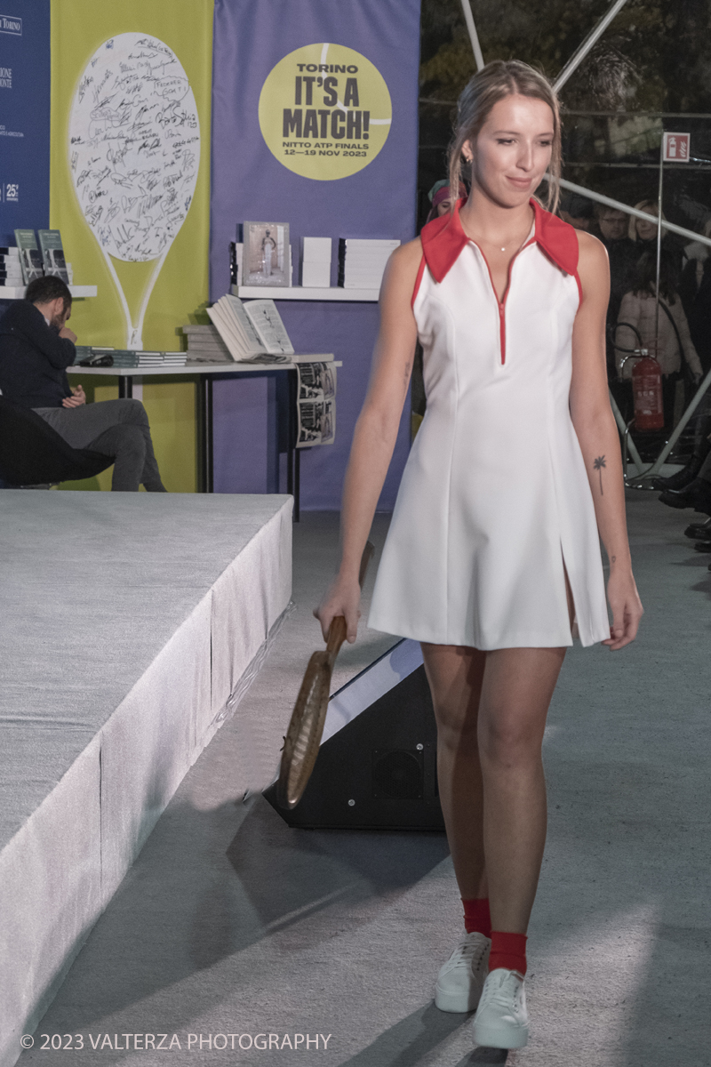 _DSF1035.jpg - 18/11/2023. Torino. Il tennis tra moda, costume ed emancipazione femminile: una storia italianacon deï¬�lÃ© di moda a cura delle sarte e stiliste e degli studenti degli istituti di moda del Torinese. Consegna del Premio â€œIlda Bianciottoâ€� alle â€œCaterinette dellâ€™annoâ€� per la seconda edizione del meeting della Sartoria Torinese della CNA Torino. Nella foto creazione di Carola De Gregori