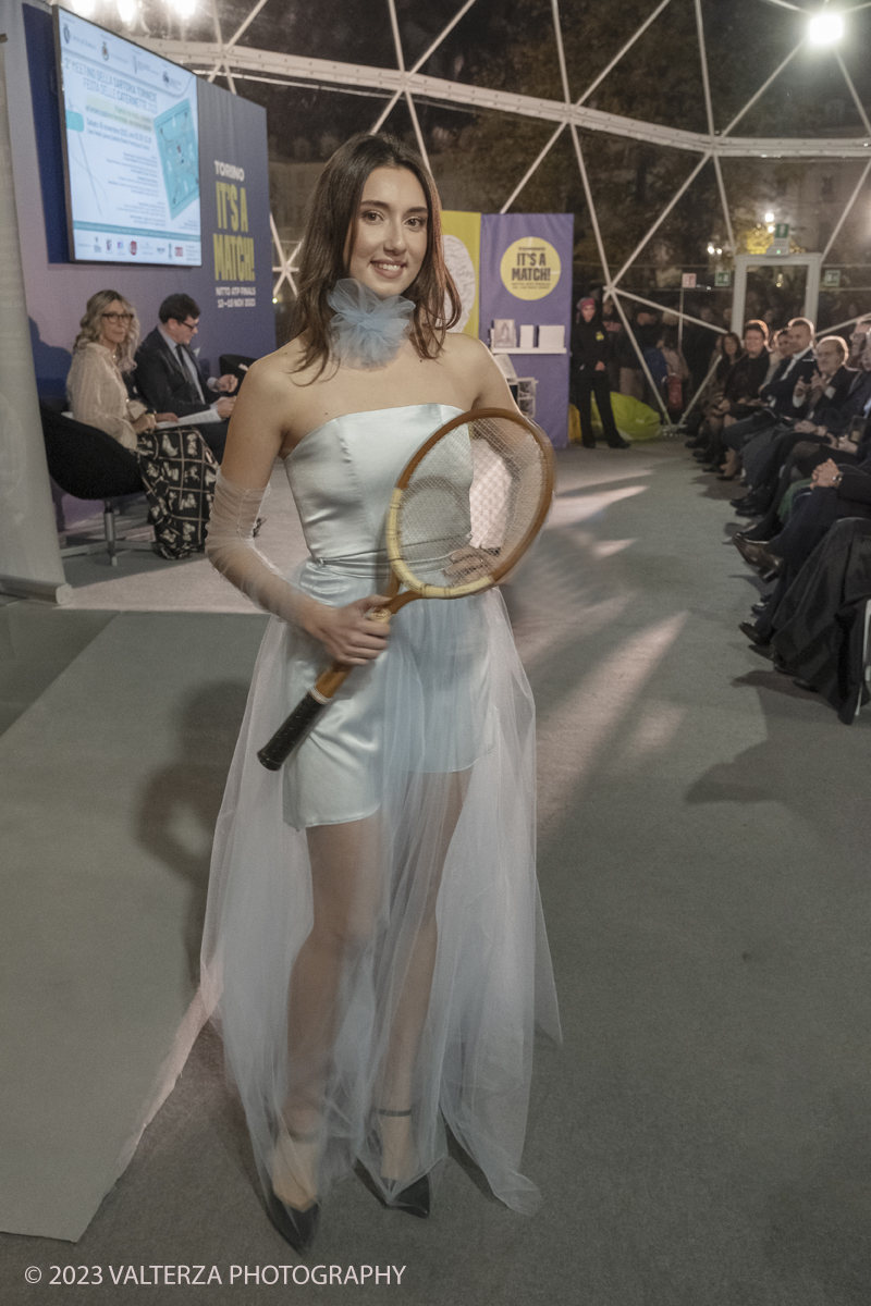 _DSF1049.jpg - 18/11/2023. Torino. Il tennis tra moda, costume ed emancipazione femminile: una storia italianacon deï¬�lÃ© di moda a cura delle sarte e stiliste e degli studenti degli istituti di moda del Torinese. Consegna del Premio â€œIlda Bianciottoâ€� alle â€œCaterinette dellâ€™annoâ€� per la seconda edizione del meeting della Sartoria Torinese della CNA Torino. Nella foto creazione Anna Di Santo