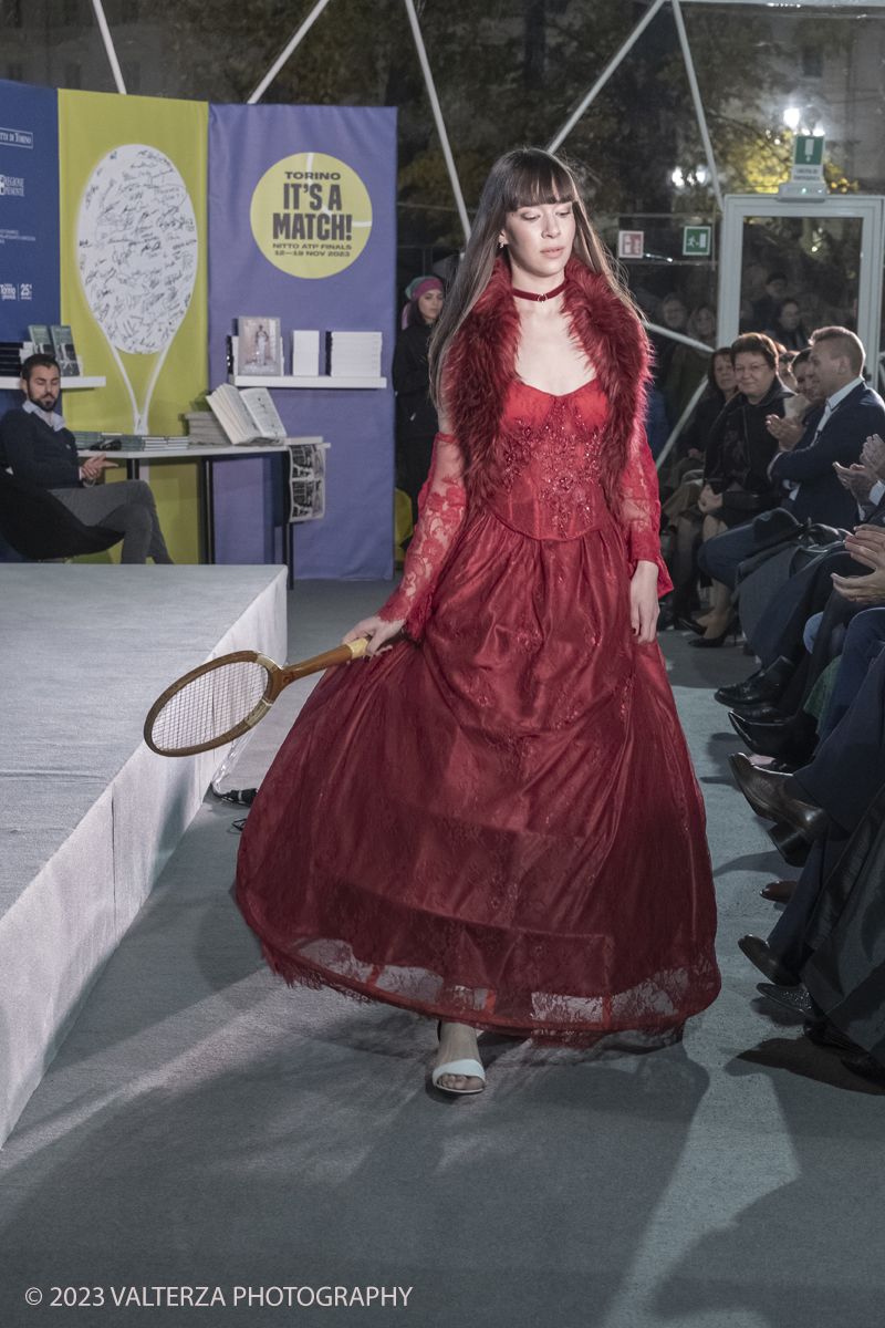 _DSF1060.jpg - 18/11/2023. Torino. Il tennis tra moda, costume ed emancipazione femminile: una storia italianacon deï¬�lÃ© di moda a cura delle sarte e stiliste e degli studenti degli istituti di moda del Torinese. Consegna del Premio â€œIlda Bianciottoâ€� alle â€œCaterinette dellâ€™annoâ€� per la seconda edizione del meeting della Sartoria Torinese della CNA Torino. Nella foto creazione De Bourbon collezzioni