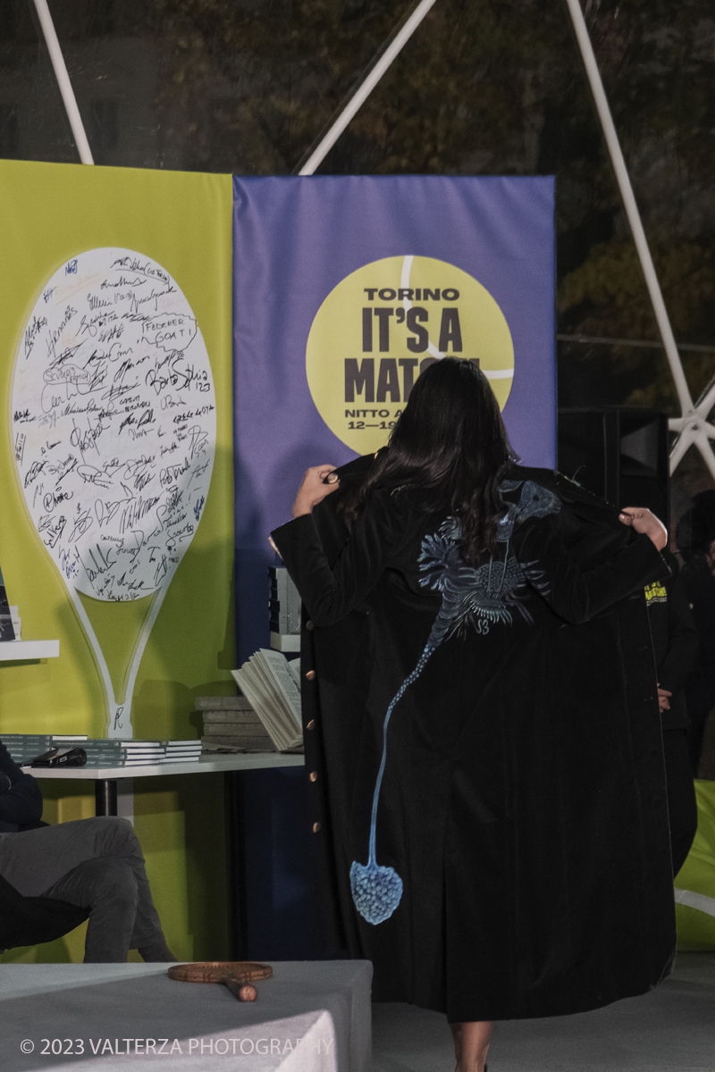 _DSF1061.jpg - 18/11/2023. Torino. Il tennis tra moda, costume ed emancipazione femminile: una storia italianacon deï¬�lÃ© di moda a cura delle sarte e stiliste e degli studenti degli istituti di moda del Torinese. Consegna del Premio â€œIlda Bianciottoâ€� alle â€œCaterinette dellâ€™annoâ€� per la seconda edizione del meeting della Sartoria Torinese della CNA Torino. Nella foto Creazione Malaika di Barbara Ebbli