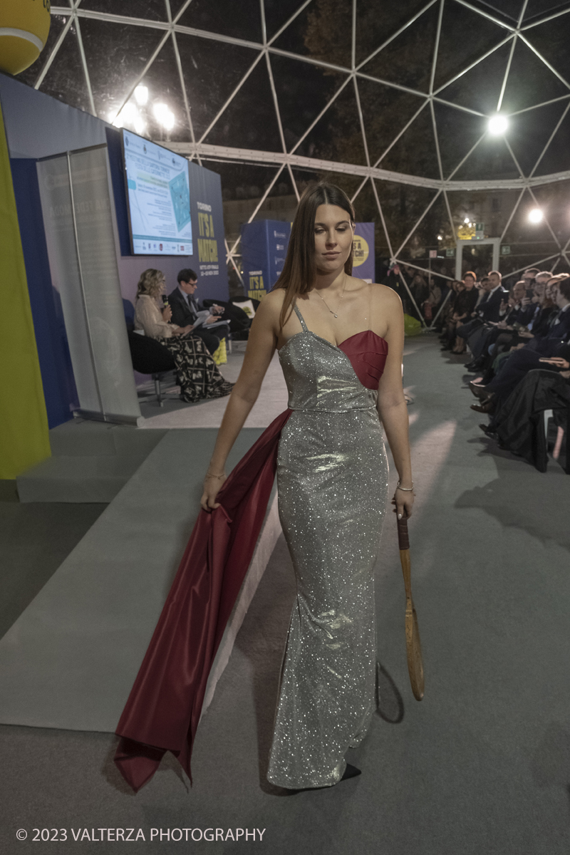 _DSF1091.jpg - 18/11/2023. Torino. Il tennis tra moda, costume ed emancipazione femminile: una storia italianacon deï¬�lÃ© di moda a cura delle sarte e stiliste e degli studenti degli istituti di moda del Torinese. Consegna del Premio â€œIlda Bianciottoâ€� alle â€œCaterinette dellâ€™annoâ€� per la seconda edizione del meeting della Sartoria Torinese della CNA Torino. Nella foto creazione Aurora Marcelluzzo