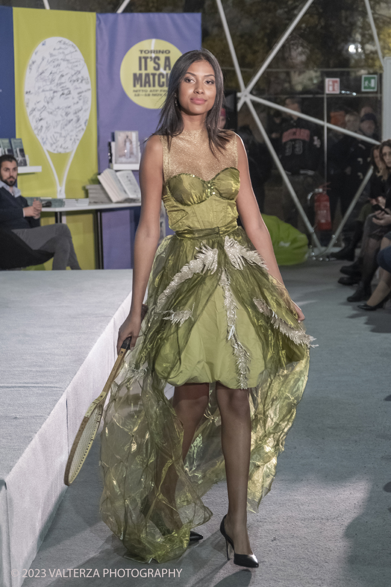 _DSF1146.jpg - 18/11/2023. Torino. Il tennis tra moda, costume ed emancipazione femminile: una storia italianacon deï¬�lÃ© di moda a cura delle sarte e stiliste e degli studenti degli istituti di moda del Torinese. Consegna del Premio â€œIlda Bianciottoâ€� alle â€œCaterinette dellâ€™annoâ€� per la seconda edizione del meeting della Sartoria Torinese della CNA Torino. Nella foto creazione di Carmela Carmen Morisco