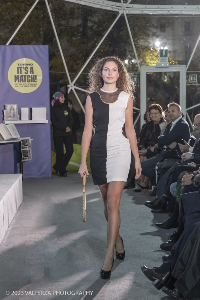 _DSF1163.jpg - 18/11/2023. Torino. Il tennis tra moda, costume ed emancipazione femminile: una storia italianacon deï¬�lÃ© di moda a cura delle sarte e stiliste e degli studenti degli istituti di moda del Torinese. Consegna del Premio â€œIlda Bianciottoâ€� alle â€œCaterinette dellâ€™annoâ€� per la seconda edizione del meeting della Sartoria Torinese della CNA Torino. Nella foto creazione di Marcella Rotunno