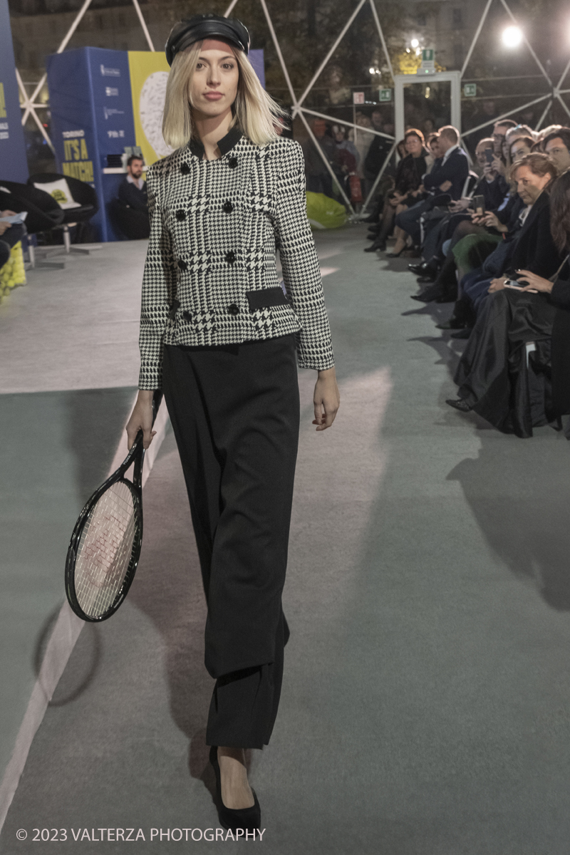 _DSF1193.jpg - 18/11/2023. Torino. Il tennis tra moda, costume ed emancipazione femminile: una storia italianacon deï¬�lÃ© di moda a cura delle sarte e stiliste e degli studenti degli istituti di moda del Torinese. Consegna del Premio â€œIlda Bianciottoâ€� alle â€œCaterinette dellâ€™annoâ€� per la seconda edizione del meeting della Sartoria Torinese della CNA Torino. Nella foto scuole San Carlo classe II